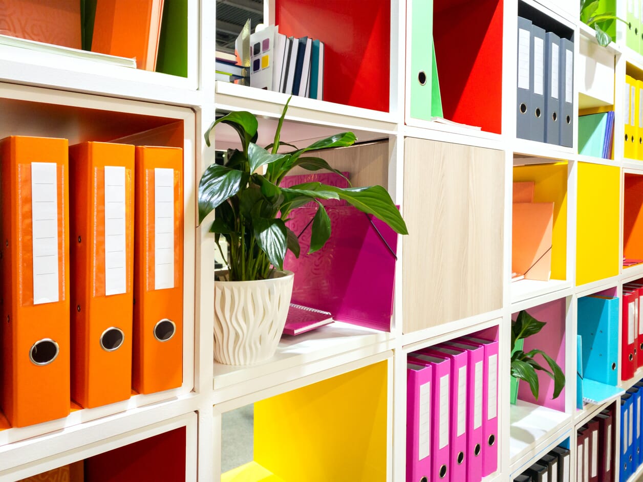 tablica a na niej rok 2025 i megafon - symbolizują informacje o stawkach ryczałtu na 2025 